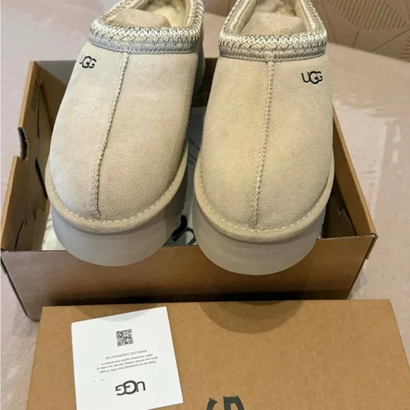 Size 8 women’s Mustard seed UGG Tazman ll platform, Trendy comfy daily footwear - Picture 4 of 5